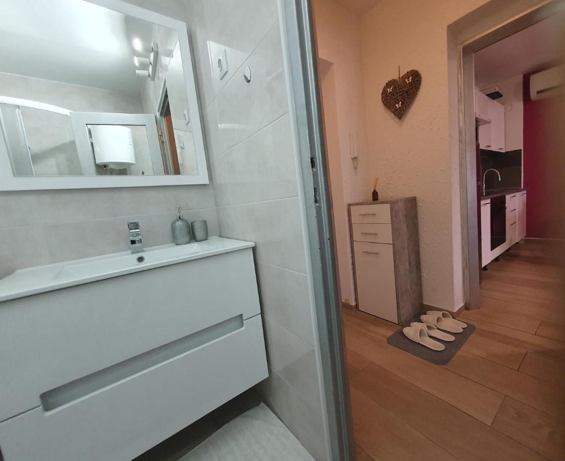 Apartman Ante Vinkovci Bagian luar foto