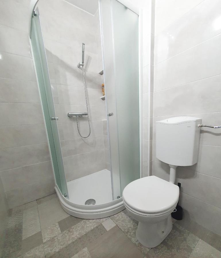 Apartman Ante Vinkovci Bagian luar foto