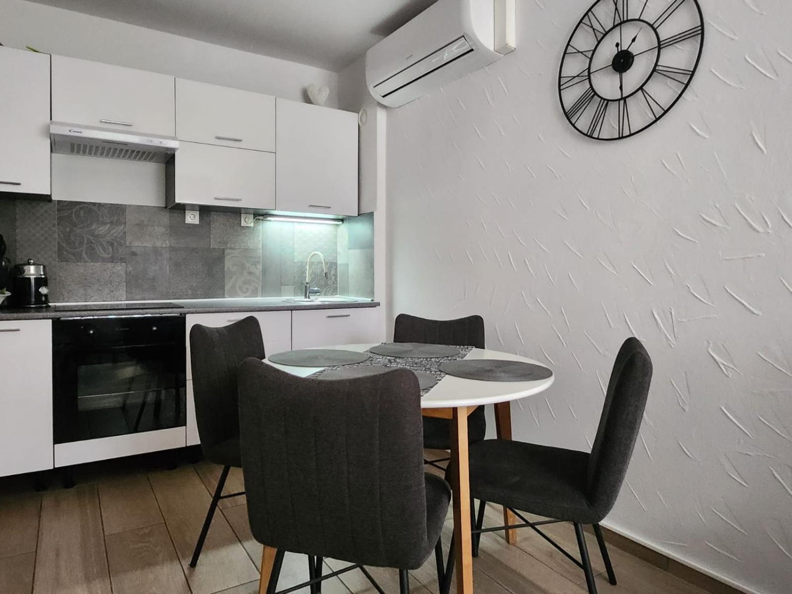 Apartman Ante Vinkovci Bagian luar foto