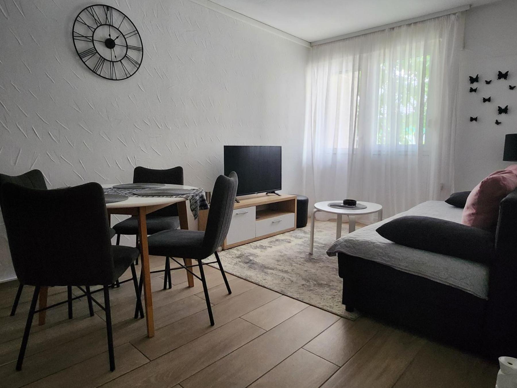 Apartman Ante Vinkovci Bagian luar foto